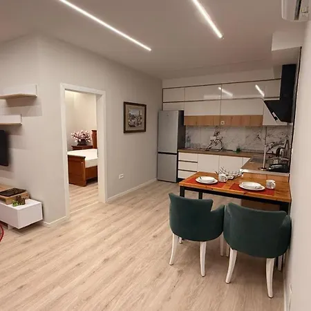 Majushi Apartament Fier