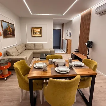 Majushi Apartament Fier